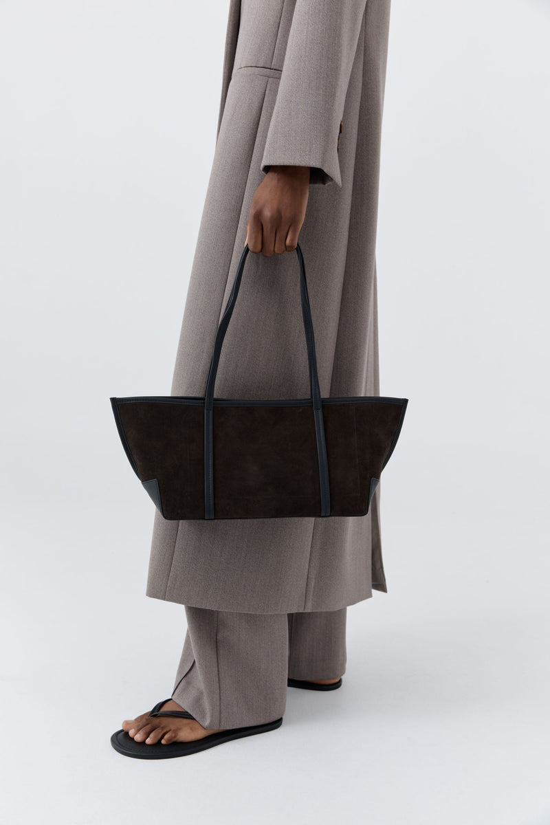 https://cdn.shopify.com/s/files/1/0747/7418/4152/files/20250415_StAgni_R26_Accessories_SH_132_W25-002COF_2992.jpg?v=1760932070