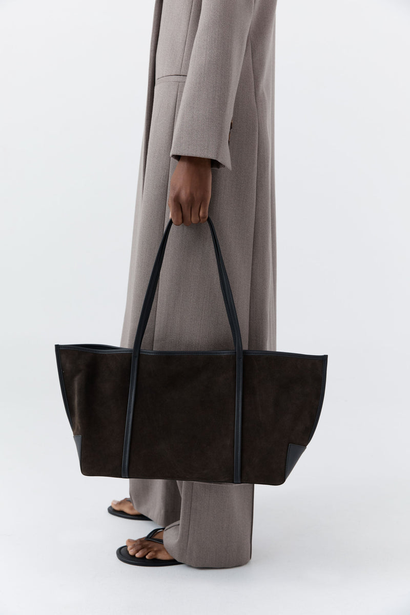 https://cdn.shopify.com/s/files/1/0747/7418/4152/files/20250415_StAgni_R26_Accessories_SH_66_W25-001COF_3011.jpg?v=1760933958