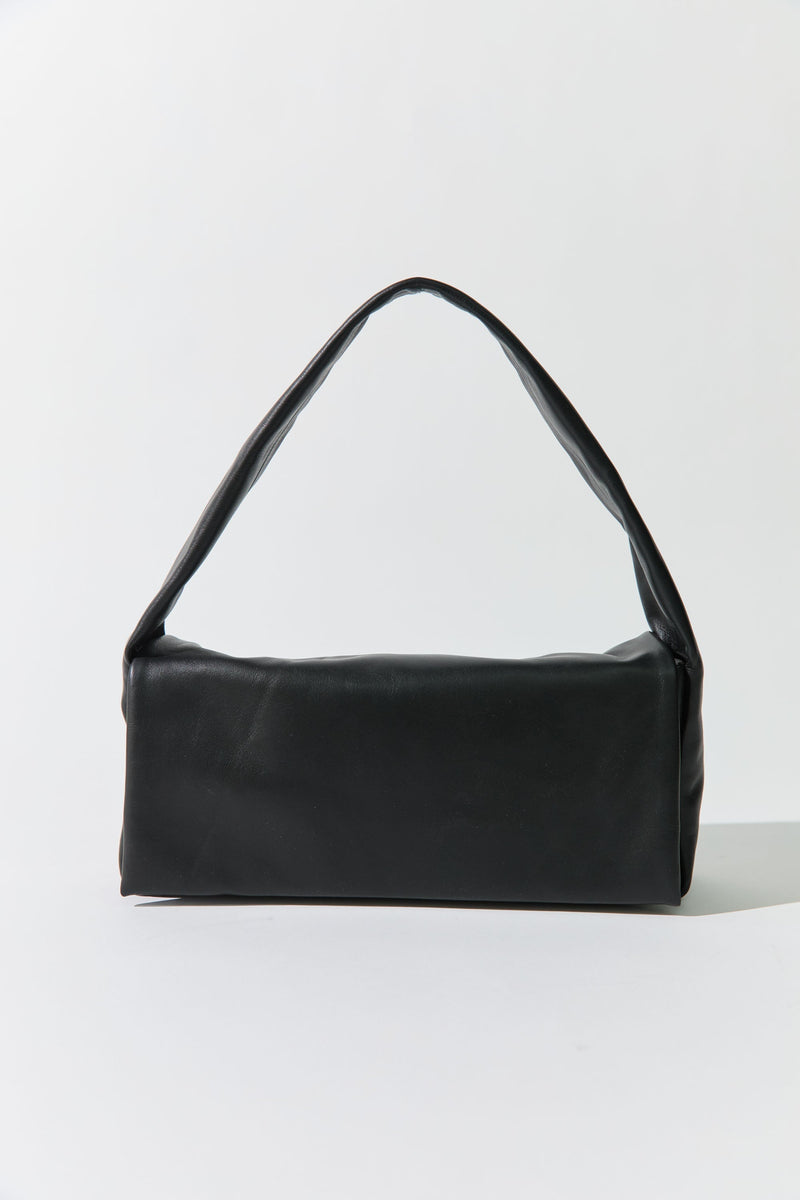 https://cdn.shopify.com/s/files/1/0747/7418/4152/files/20250728_StAgni_S26_StillLife_SH_15_318_09cee355-d87e-47f4-b565-23747add7667.jpg?v=1770179791