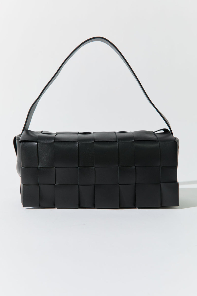 https://cdn.shopify.com/s/files/1/0747/7418/4152/files/20250728_StAgni_S26_StillLife_SH_21_460_aad1aa46-e03b-4746-96c5-4e0dd476479d.jpg?v=1772164677