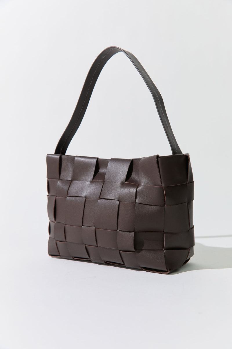 https://cdn.shopify.com/s/files/1/0747/7418/4152/files/20250728_StAgni_S26_StillLife_SH_31_642-copy2.jpg?v=1770771482