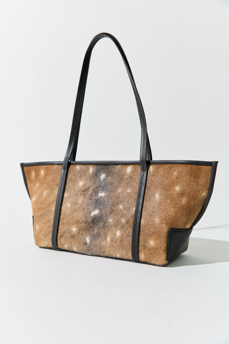 https://cdn.shopify.com/s/files/1/0747/7418/4152/files/20250728_StAgni_S26_StillLife_SH_7_145_cc7dc988-fada-45b3-9c2a-50287a2ec66b.jpg?v=1770179753