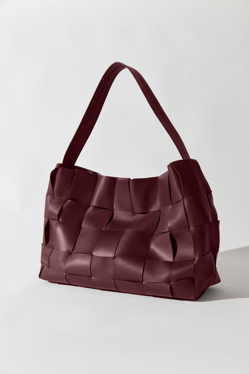 https://cdn.shopify.com/s/files/1/0747/7418/4152/files/20251202_StAgni_W26_Acc_SH_85_S26-01212CHL_2226-PLUM.jpg?v=1771895177