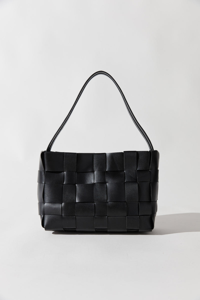 https://cdn.shopify.com/s/files/1/0747/7418/4152/files/20251202_StAgni_W26_Acc_SH_86_R24-013BLK_2234_0021e896-4bef-4f4a-a344-6344e94feac4.jpg?v=1771289176