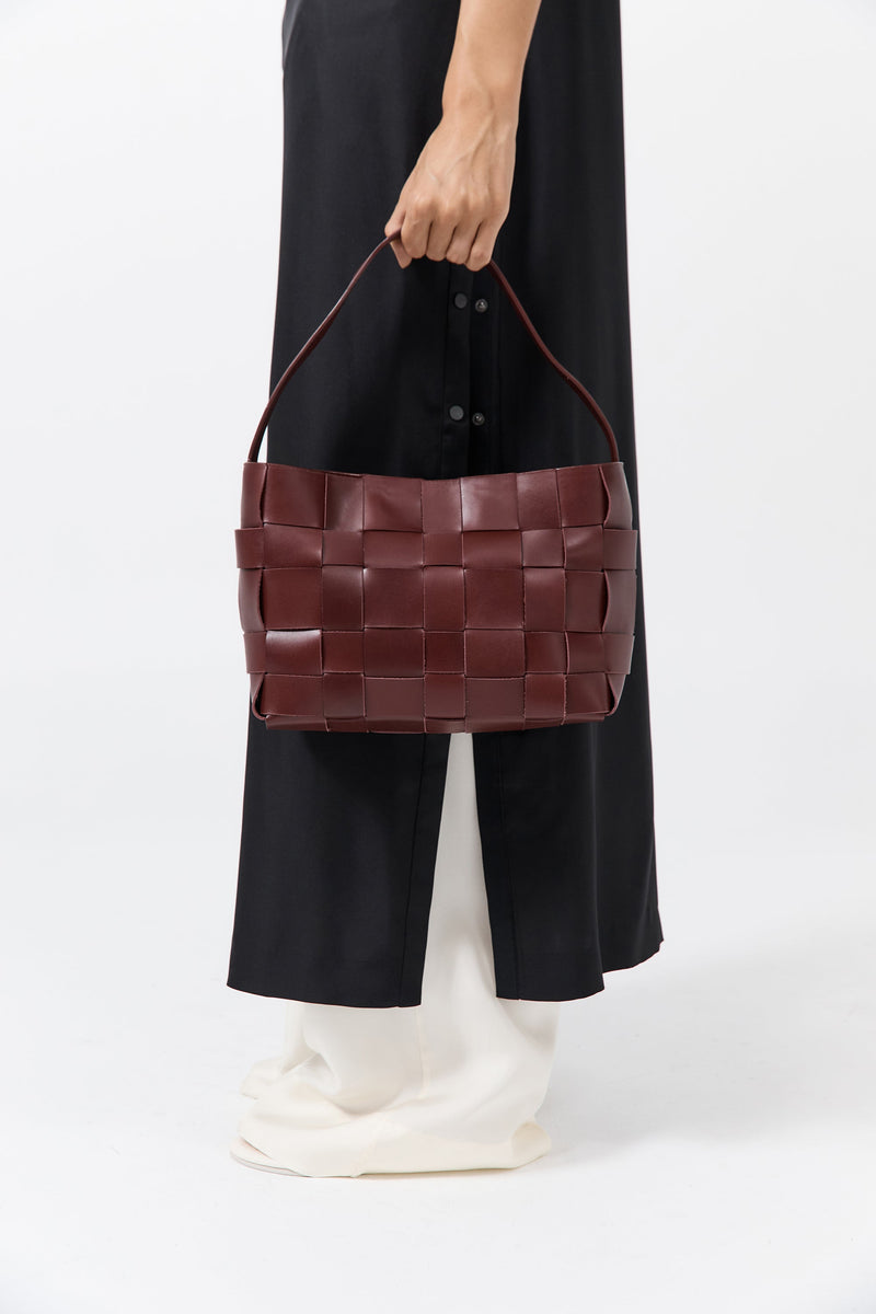 https://cdn.shopify.com/s/files/1/0747/7418/4152/files/241205_StA_AW25_ACCOB_84_R24-013PLM_2337_1e4ec0ed-c4d4-4e3d-af5b-75474d6626b2.jpg?v=1756782247