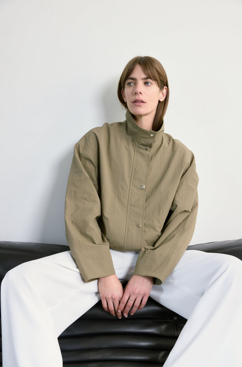https://cdn.shopify.com/s/files/1/0077/4976/3136/files/AC_SS26_09_0392.avif?v=1770699272