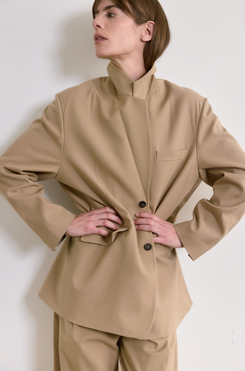 https://cdn.shopify.com/s/files/1/0077/4976/3136/files/AC_SS26_22_1007_4ff85383-713f-465b-909f-8b84011963fd.jpg?v=1769786163