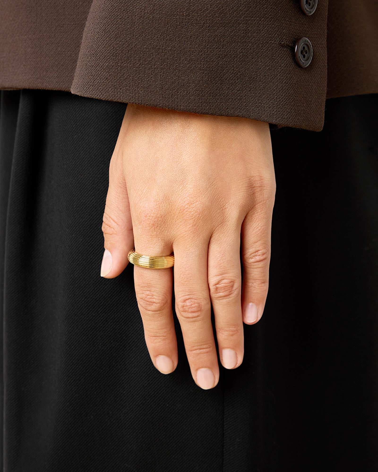 https://cdn.shopify.com/s/files/1/0592/5945/3598/files/AMELIA_RING_GOLD_1_05692ee2-9582-42a0-854d-30abb16779dd.jpg?v=1770903476