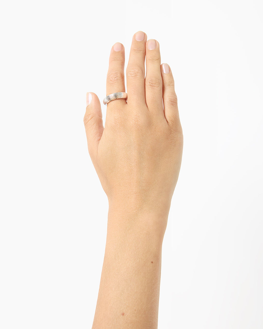 https://cdn.shopify.com/s/files/1/0592/5945/3598/files/AMELIA_RING_SILVER_2_1.jpg?v=1770903504