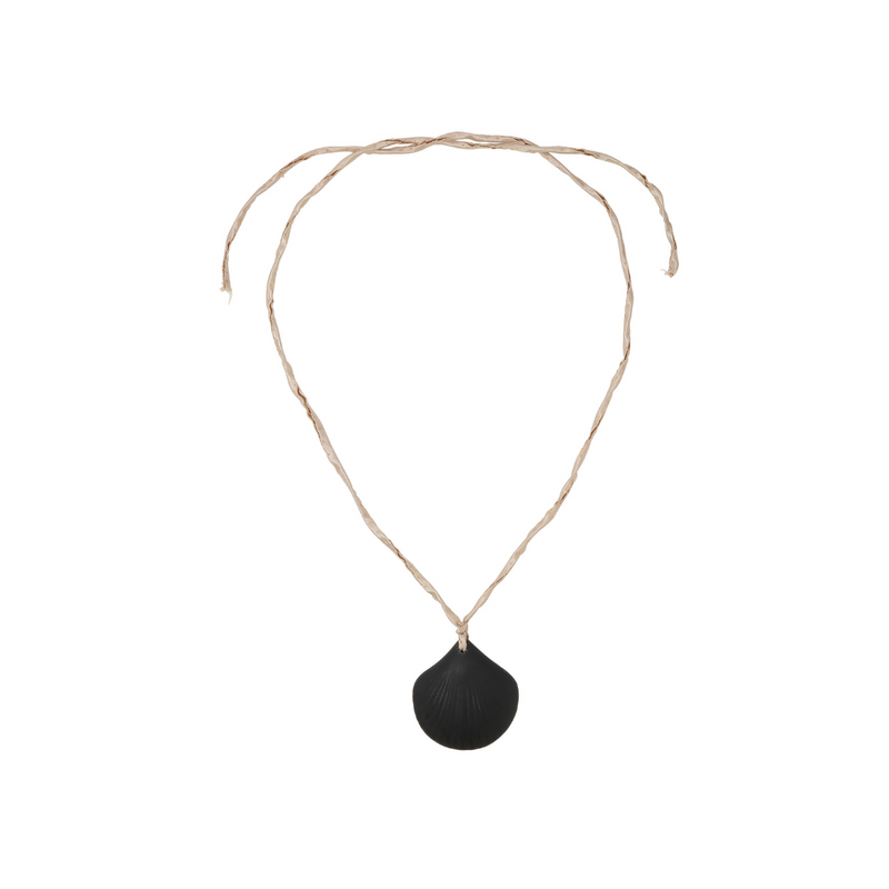 https://cdn.shopify.com/s/files/1/0574/0989/6626/files/ASTER_NECKLACE_BLACK_-_V1.png?v=1749743812