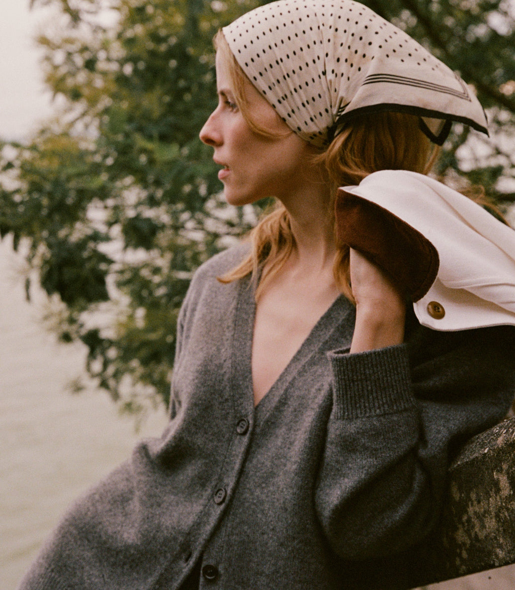 Luxurious Charcoal Cashmere Cardigan: Slouchy Fit, Mother-of-Pearl Buttons, V-Neck