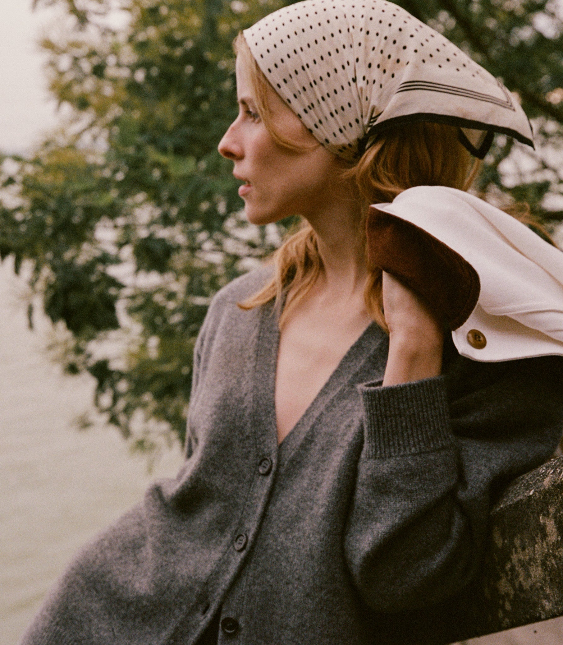 Luxurious Charcoal Cashmere Cardigan: Slouchy Fit, Mother-of-Pearl Buttons, V-Neck