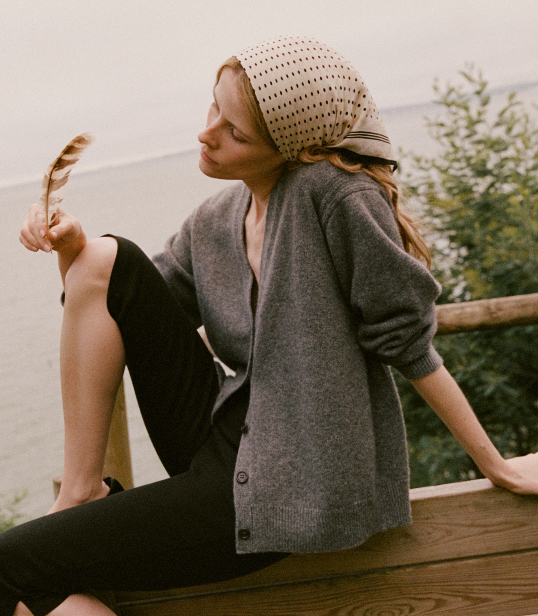 Luxurious Charcoal Cashmere Cardigan: Slouchy Fit, Mother-of-Pearl Buttons, V-Neck