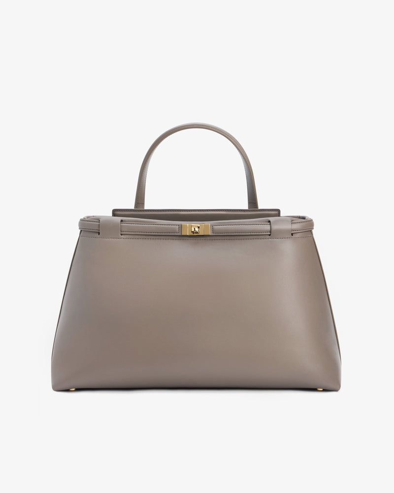 https://cdn.shopify.com/s/files/1/0211/0338/files/AW25-LEONE-TAUPE-01_66ba16f2-ff58-4fb1-b18a-0697cf81466f.jpg?v=1761589550
