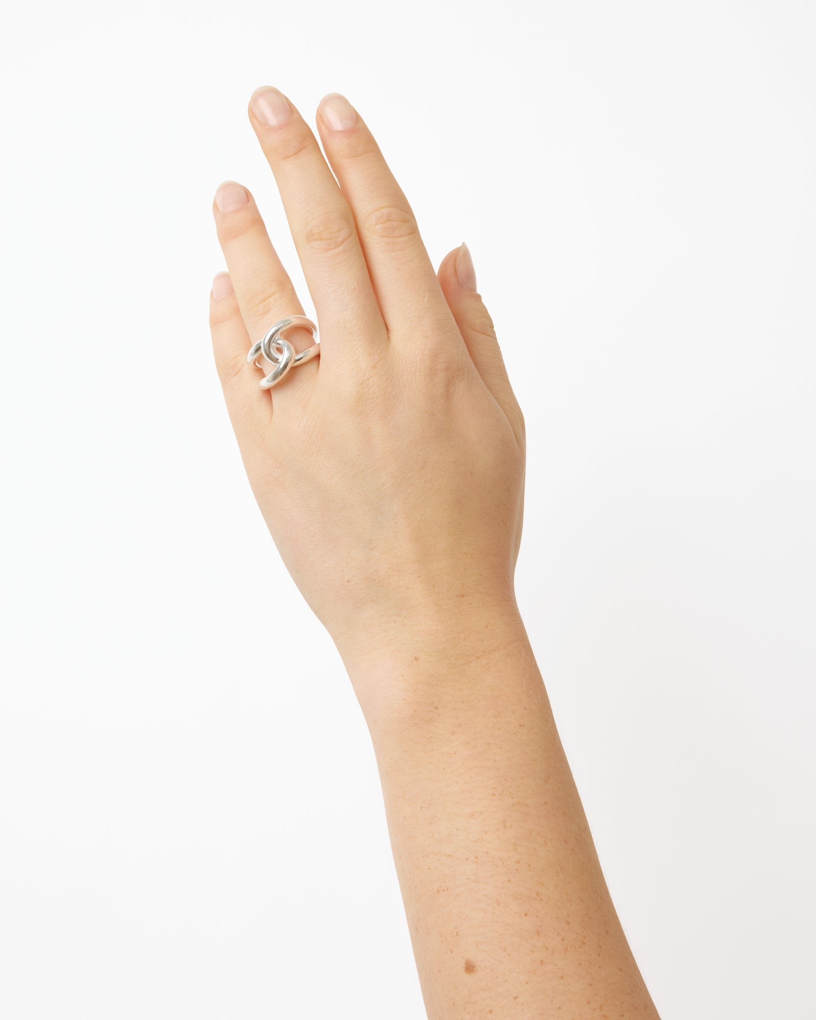 https://cdn.shopify.com/s/files/1/0592/5945/3598/files/Agnes_silver_2_ae8a1125-0ac8-4849-a1bd-fc810bb99cfa.jpg?v=1748260778