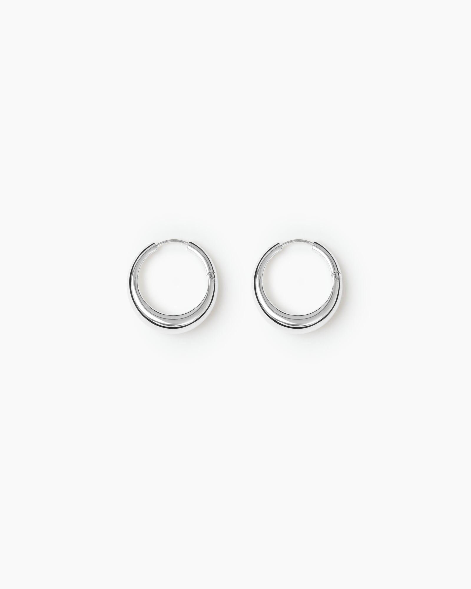 https://cdn.shopify.com/s/files/1/0592/5945/3598/files/Andrea_silver.jpg?v=1748260737