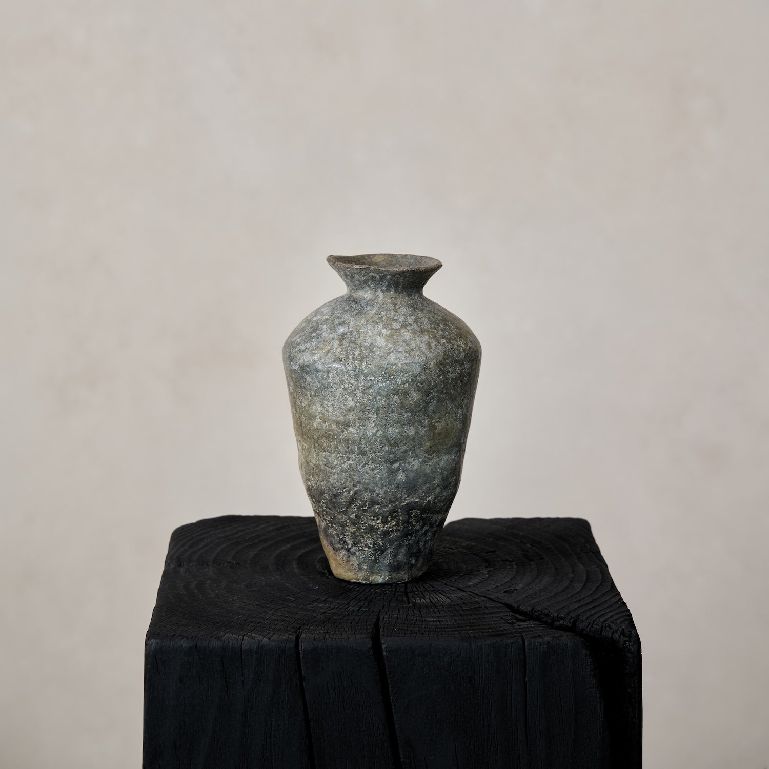 https://cdn.shopify.com/s/files/1/0593/2217/1565/files/Antica_Vase.jpg?v=1734131446
