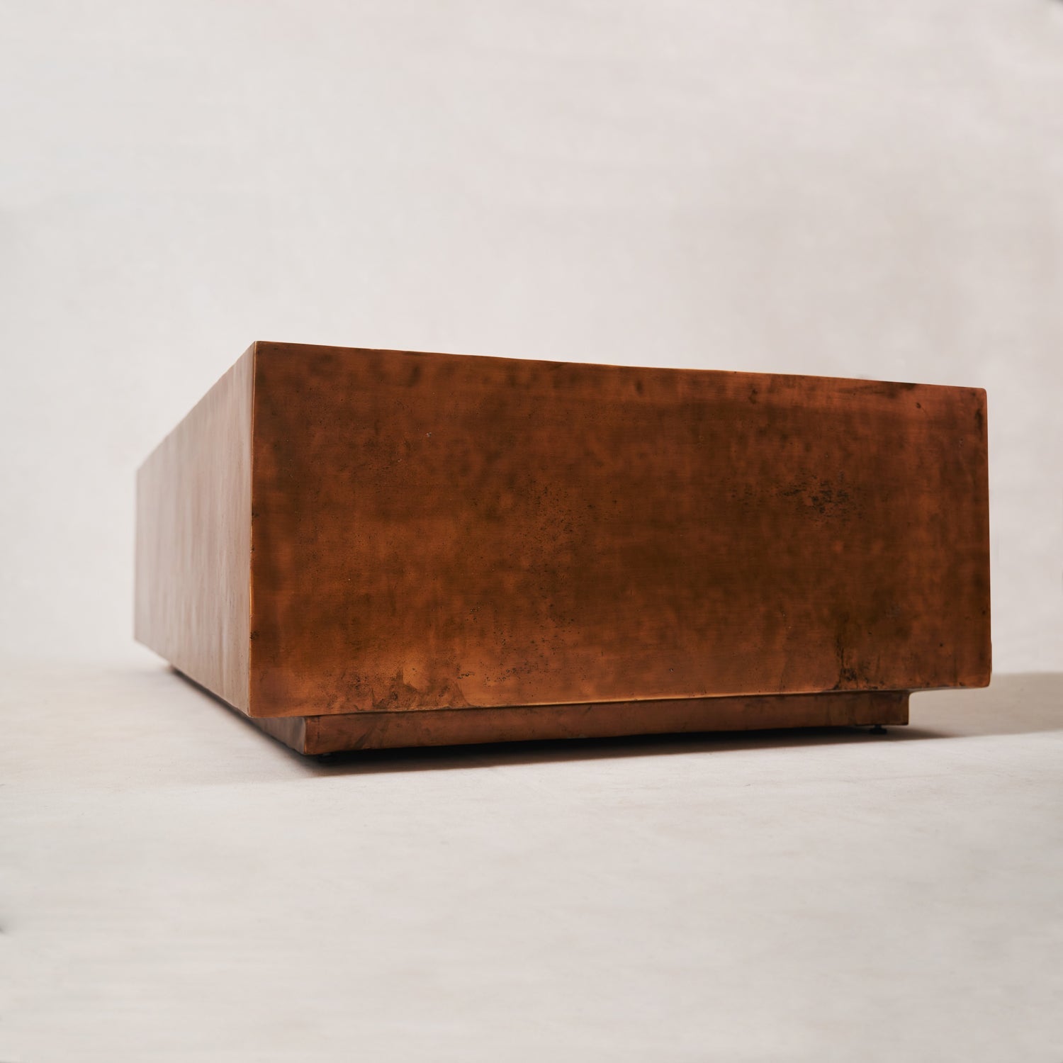 https://cdn.shopify.com/s/files/1/0593/2217/1565/files/Antique-Copper-Coffee-Table6.jpg?v=1740184672