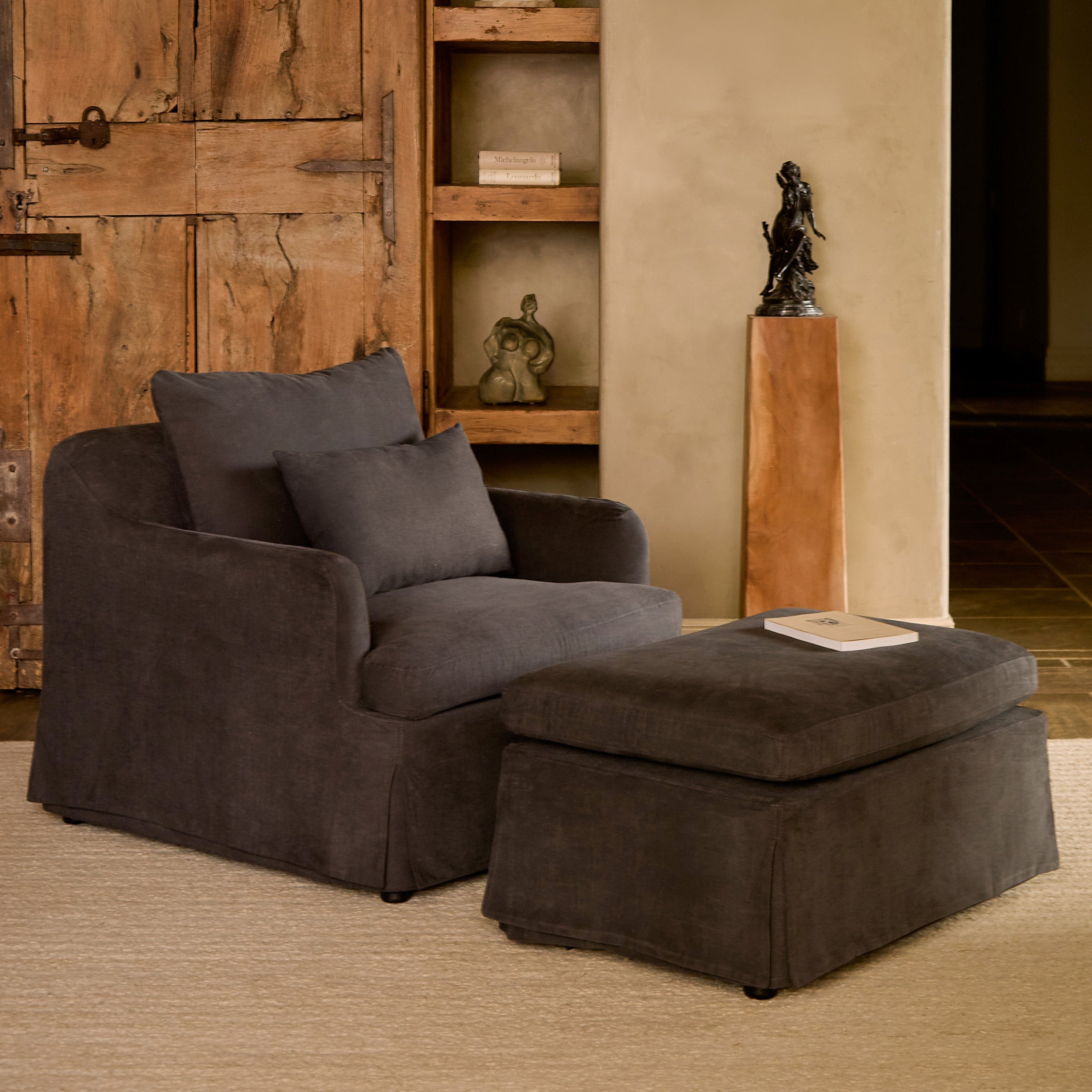https://cdn.shopify.com/s/files/1/0593/2217/1565/files/Antwerp-Arm-Chair-Vintage-Black_66d790e9-cab5-4bda-840e-f1412f8bec96.jpg?v=1772589254