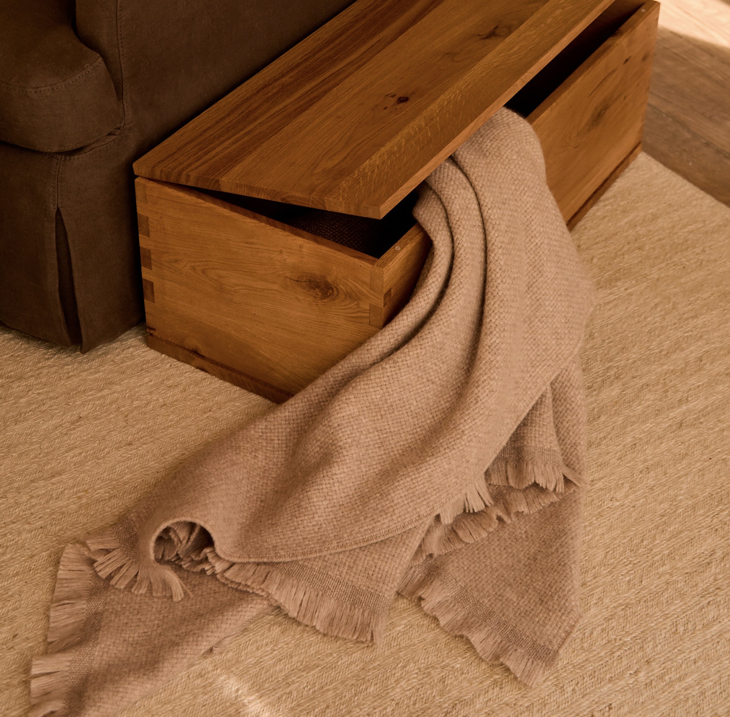 https://cdn.shopify.com/s/files/1/0593/2217/1565/files/Antwerp-Chest.jpg?v=1772588963