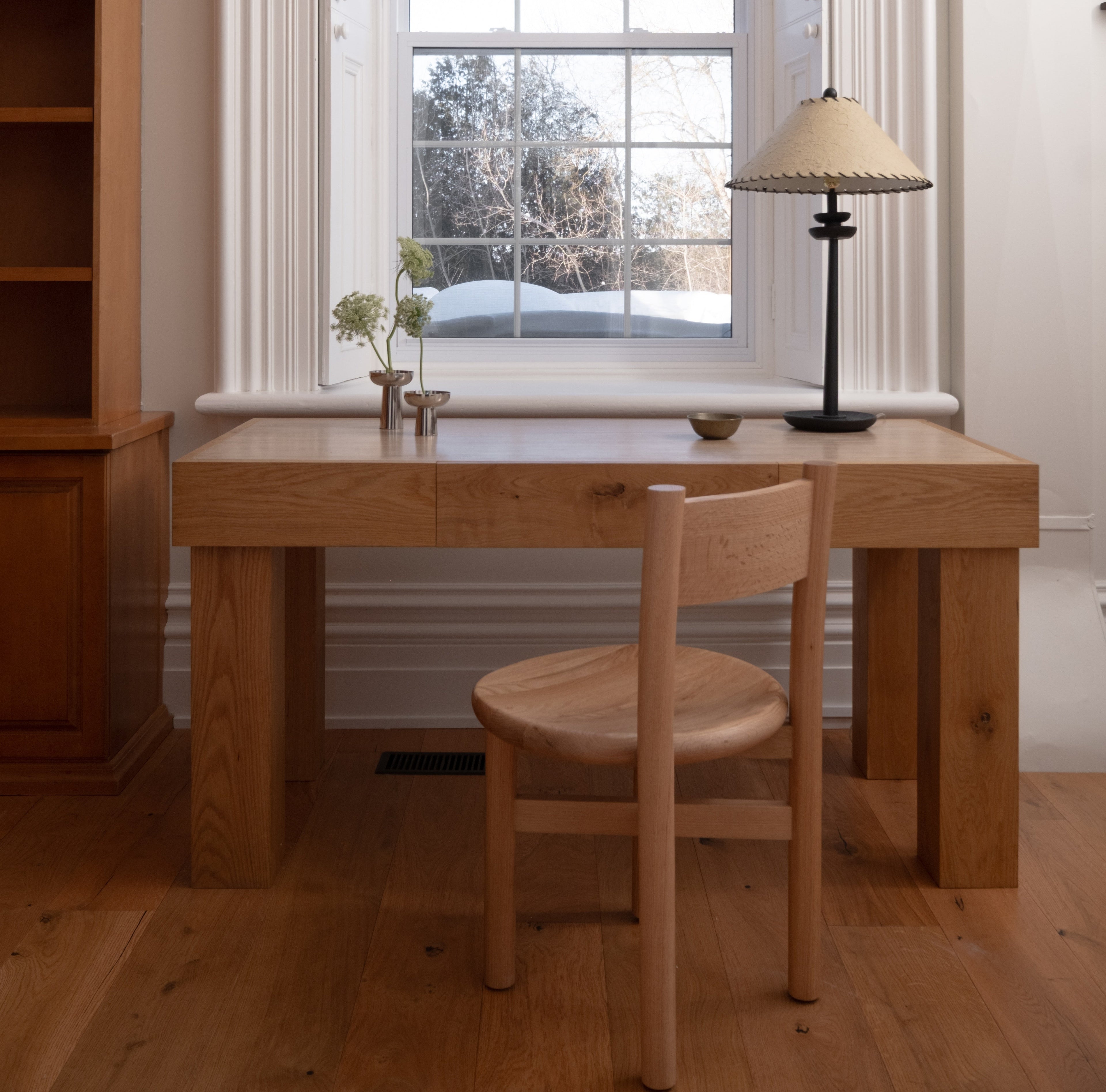 https://cdn.shopify.com/s/files/1/0593/2217/1565/files/Antwerp_Desk-Teddy-Chair-Natural-Wood-2.jpg?v=1772731609
