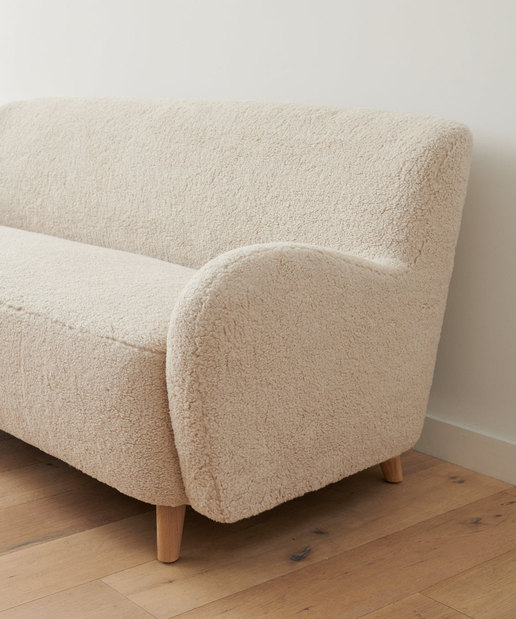 https://cdn.shopify.com/s/files/1/0565/1234/8333/products/Aspen_Boucle_Sofa_Bone_2.jpg?v=1662044954
