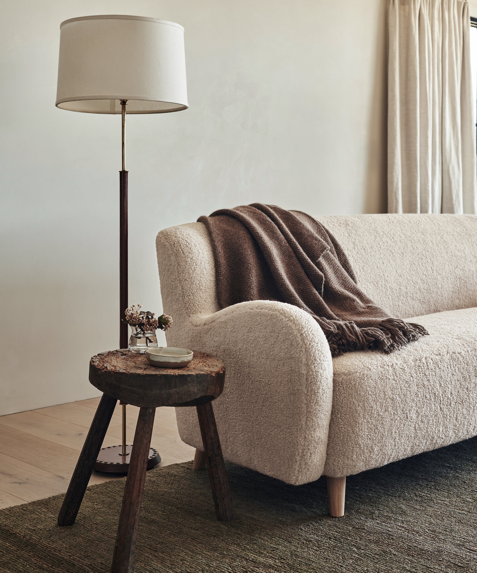 https://cdn.shopify.com/s/files/1/0565/1234/8333/products/Aspen_Boucle_Sofa_Bone_3.jpg?v=1662044954