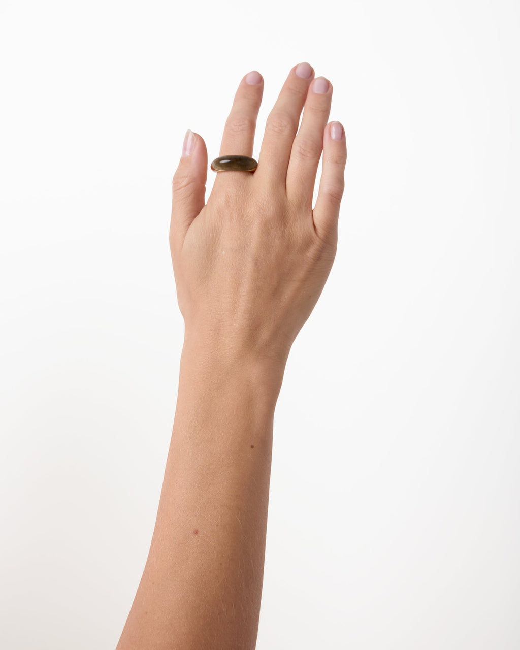 https://cdn.shopify.com/s/files/1/0592/5945/3598/files/BEATRICE_RING_GOLD_SMOKYQUARTZ_3.jpg?v=1769094983