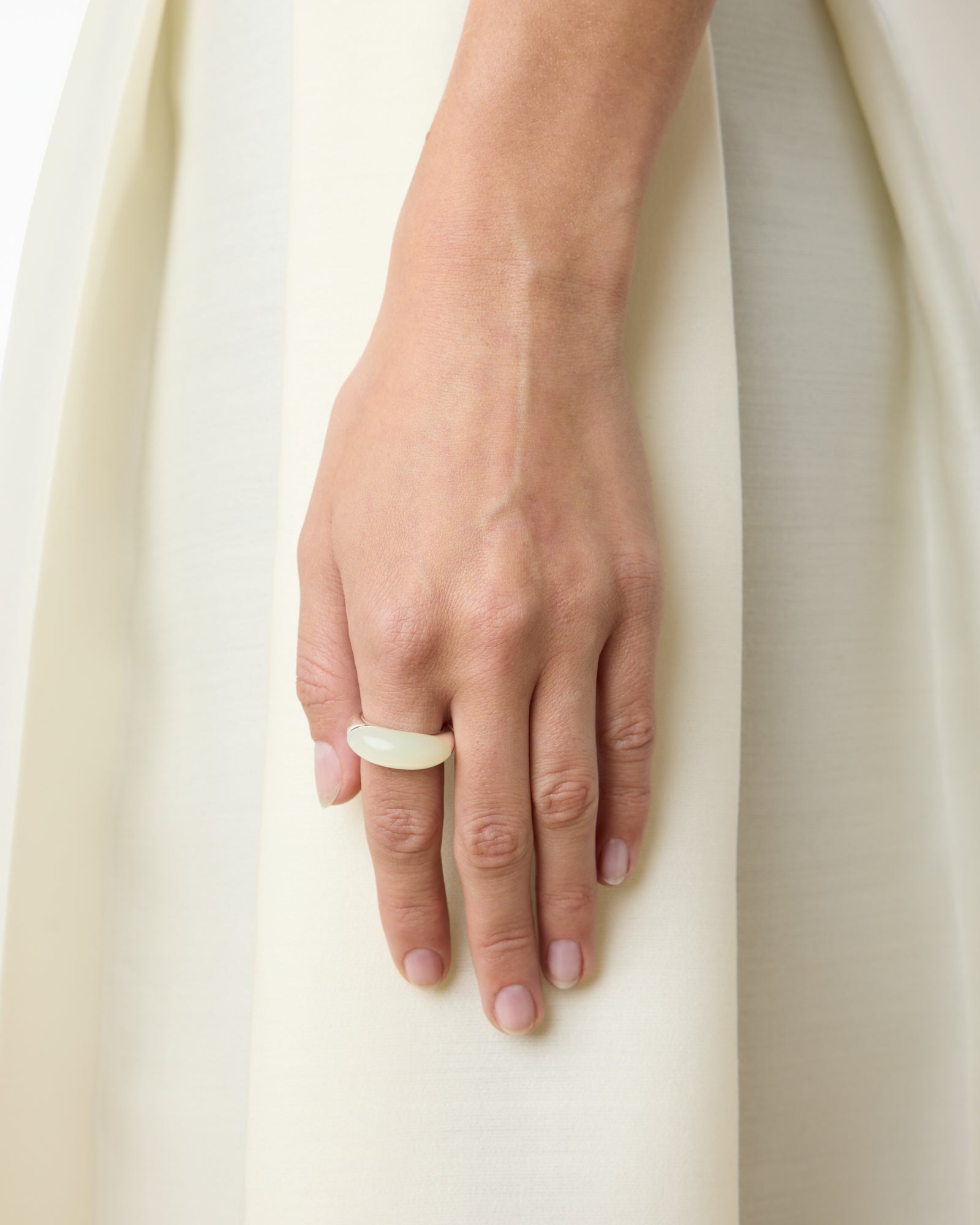 https://cdn.shopify.com/s/files/1/0592/5945/3598/files/BEATRICE_RING_SILVER_GREENSERPENTINE_2.jpg?v=1769087640