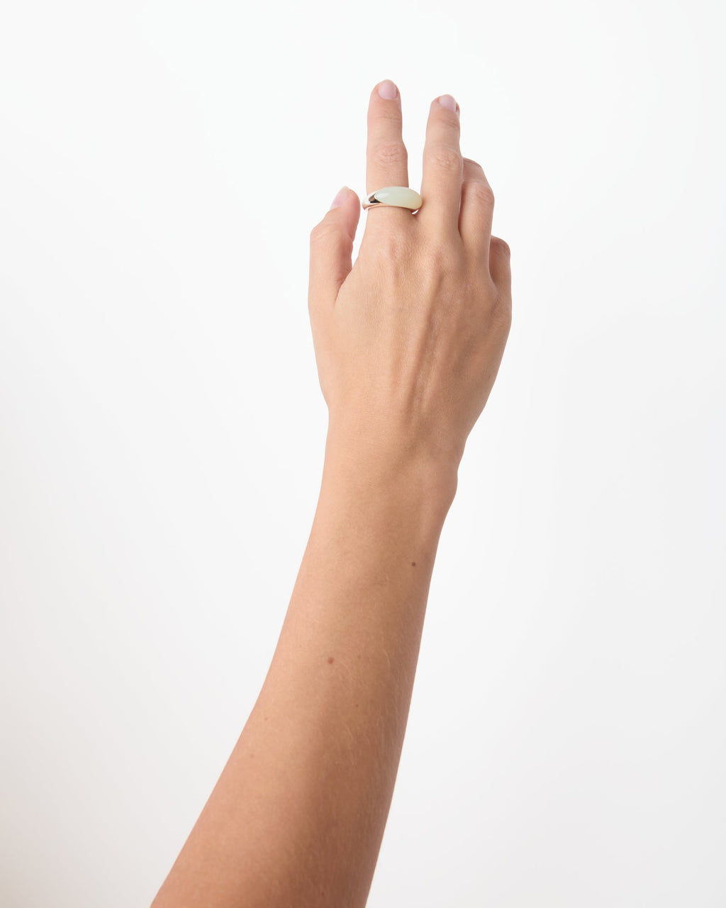 https://cdn.shopify.com/s/files/1/0592/5945/3598/files/BEATRICE_RING_SILVER_GREENSERPENTINE_3.jpg?v=1769087640