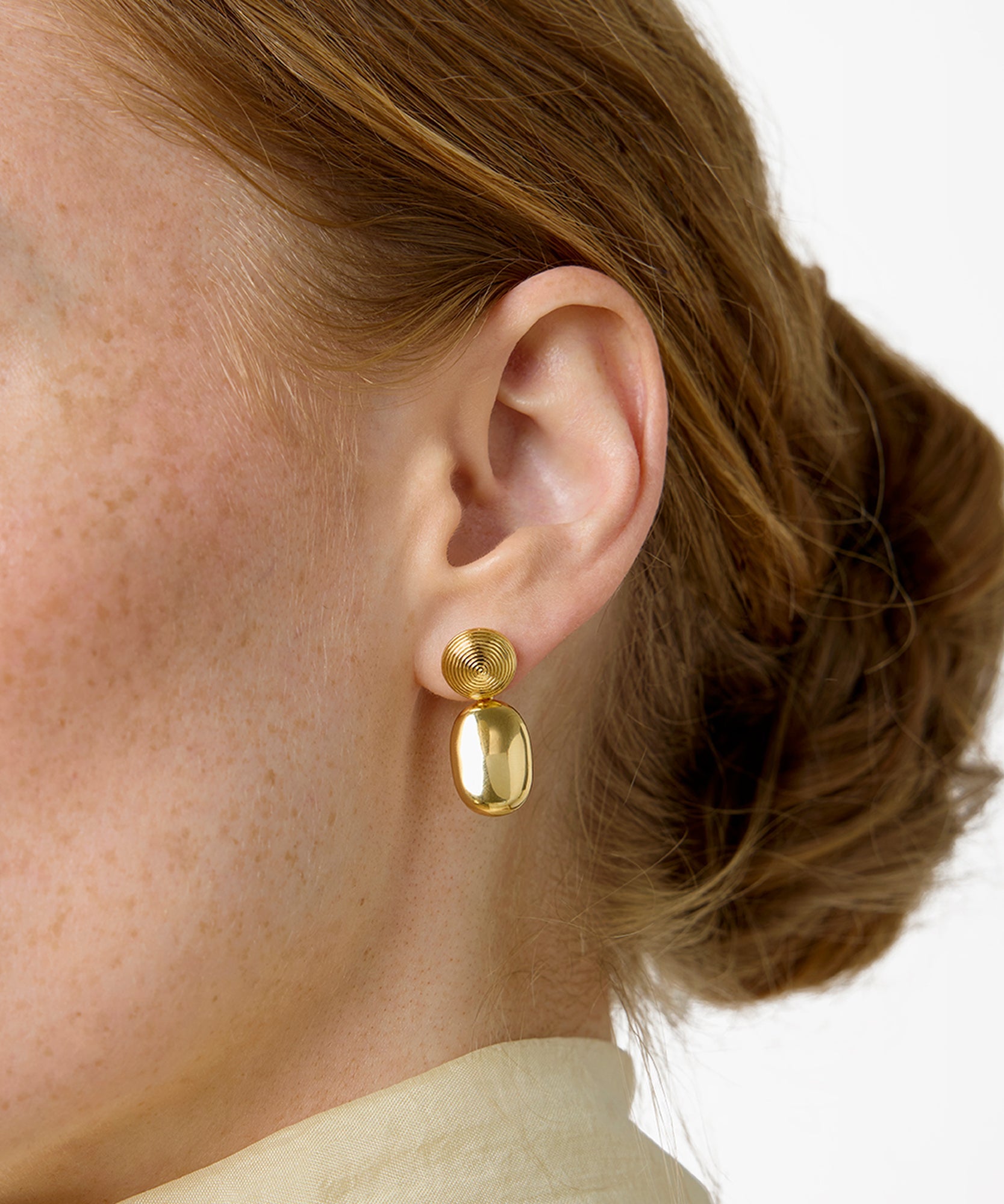 https://cdn.shopify.com/s/files/1/0592/5945/3598/files/CARLA_EARRINGS_GOLD_1_1.jpg?v=1770903242