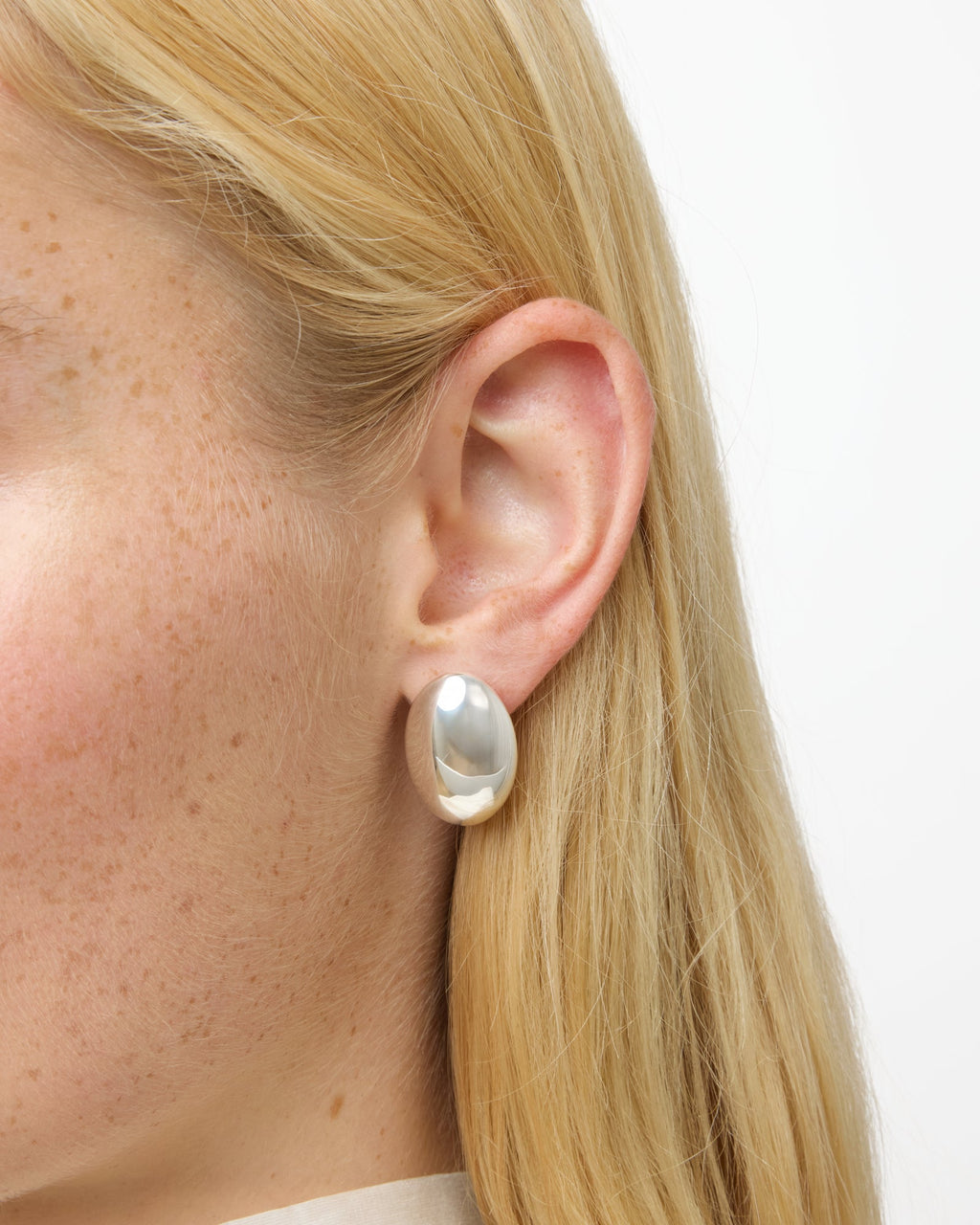 https://cdn.shopify.com/s/files/1/0592/5945/3598/files/Camille_silver_2.jpg?v=1748260764