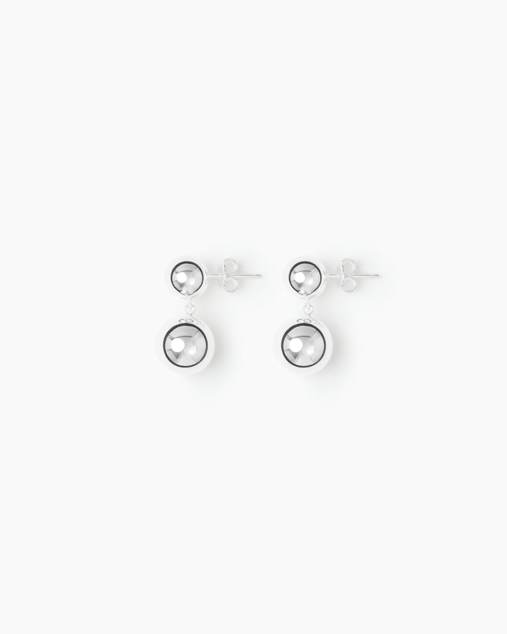 https://cdn.shopify.com/s/files/1/0592/5945/3598/files/Caroline_silver.jpg?v=1761827205
