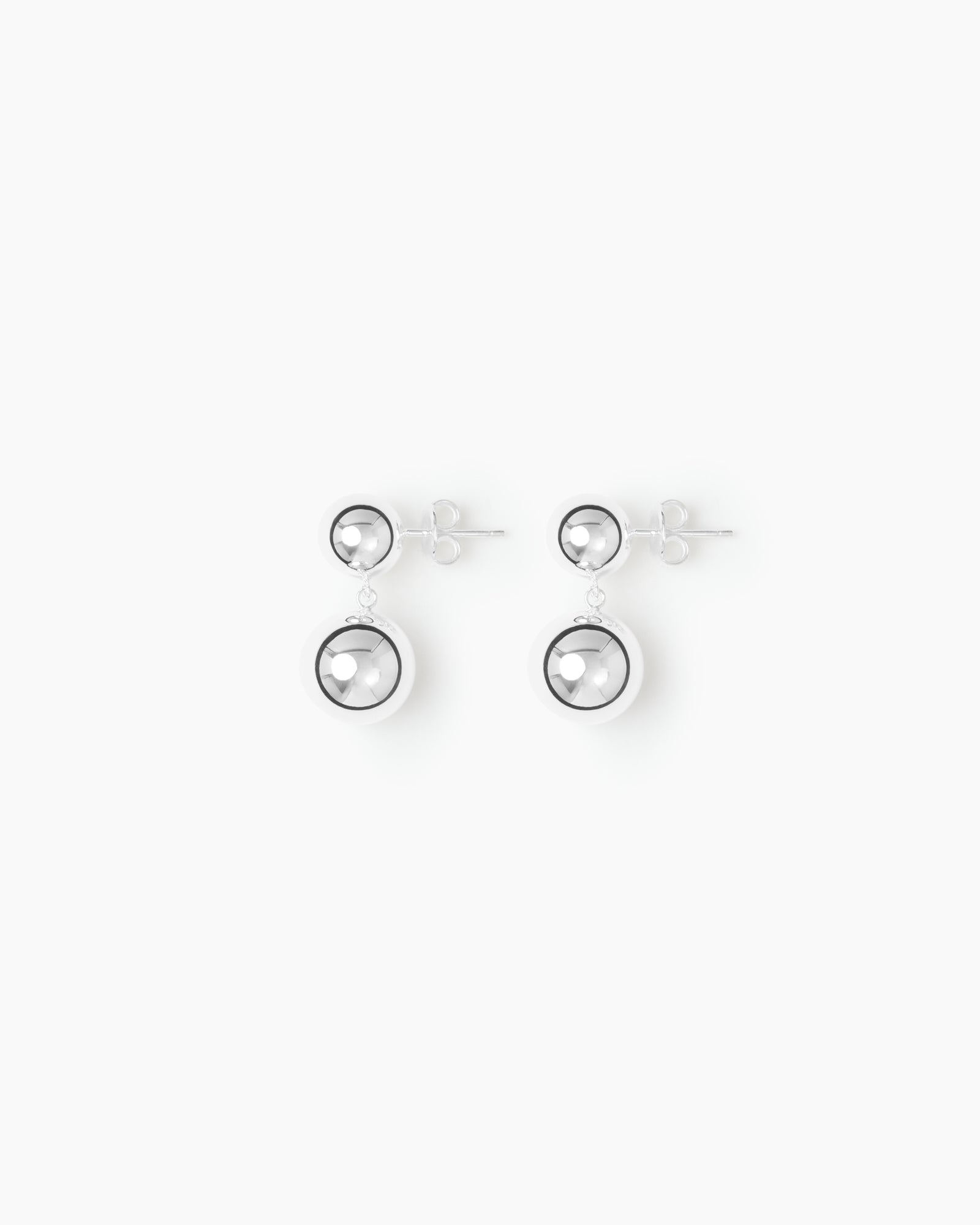 https://cdn.shopify.com/s/files/1/0592/5945/3598/files/Caroline_silver.jpg?v=1761827205