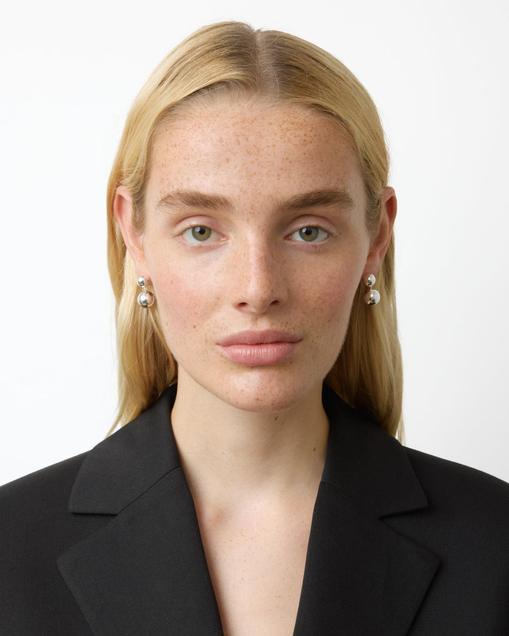 https://cdn.shopify.com/s/files/1/0592/5945/3598/files/Caroline_silver_1.jpg?v=1748260738