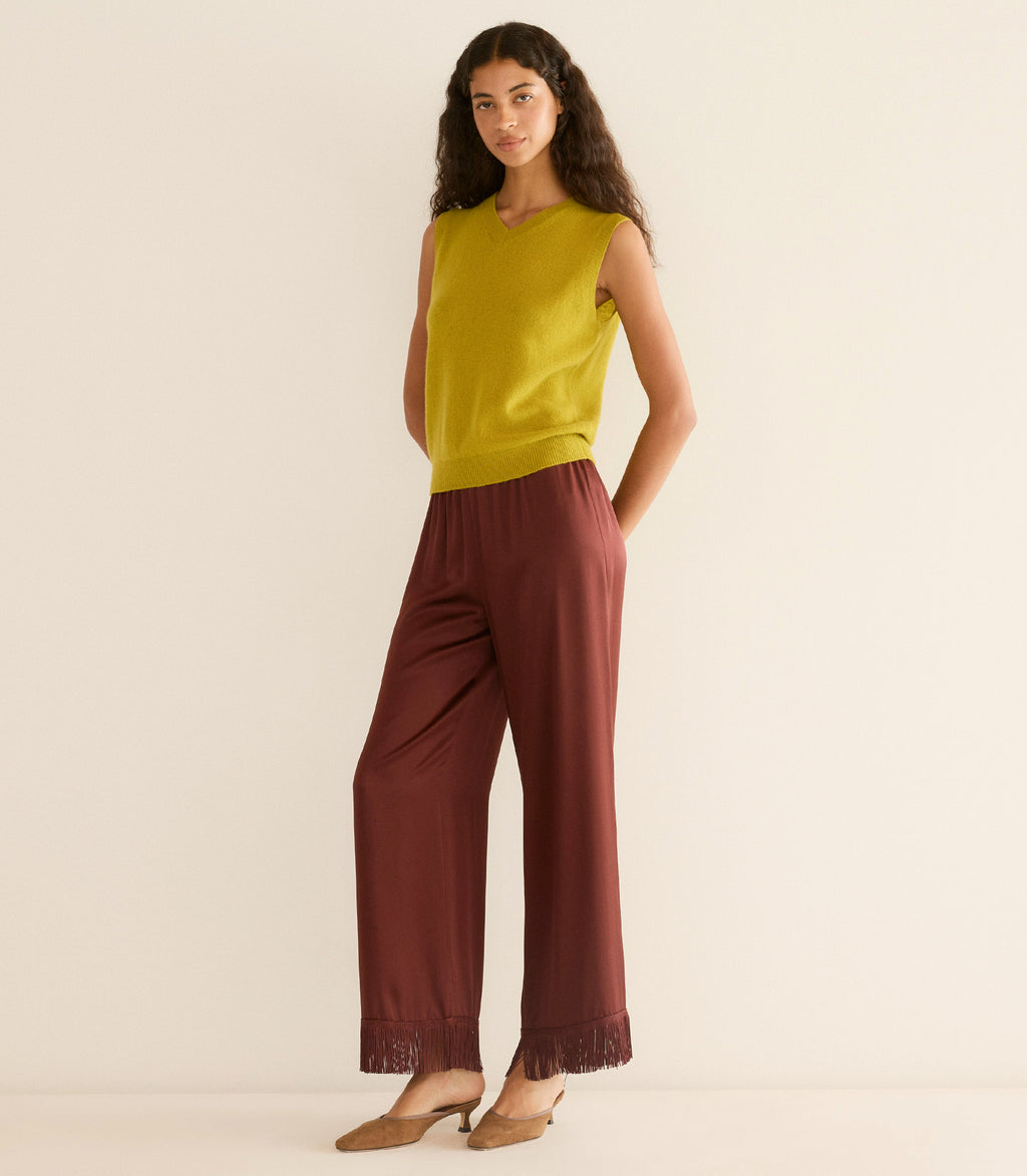 Luxurious Cashmere V-Neck Sleeveless Knit Vest, 60s-Inspired Fitted Ribbed Design