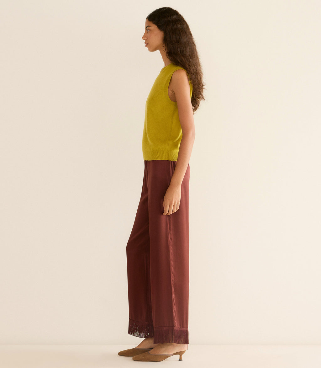 Luxurious Cashmere V-Neck Sleeveless Knit Vest, 60s-Inspired Fitted Ribbed Design