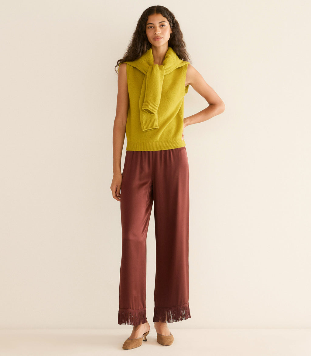 Luxurious Cashmere V-Neck Sleeveless Knit Vest, 60s-Inspired Fitted Ribbed Design