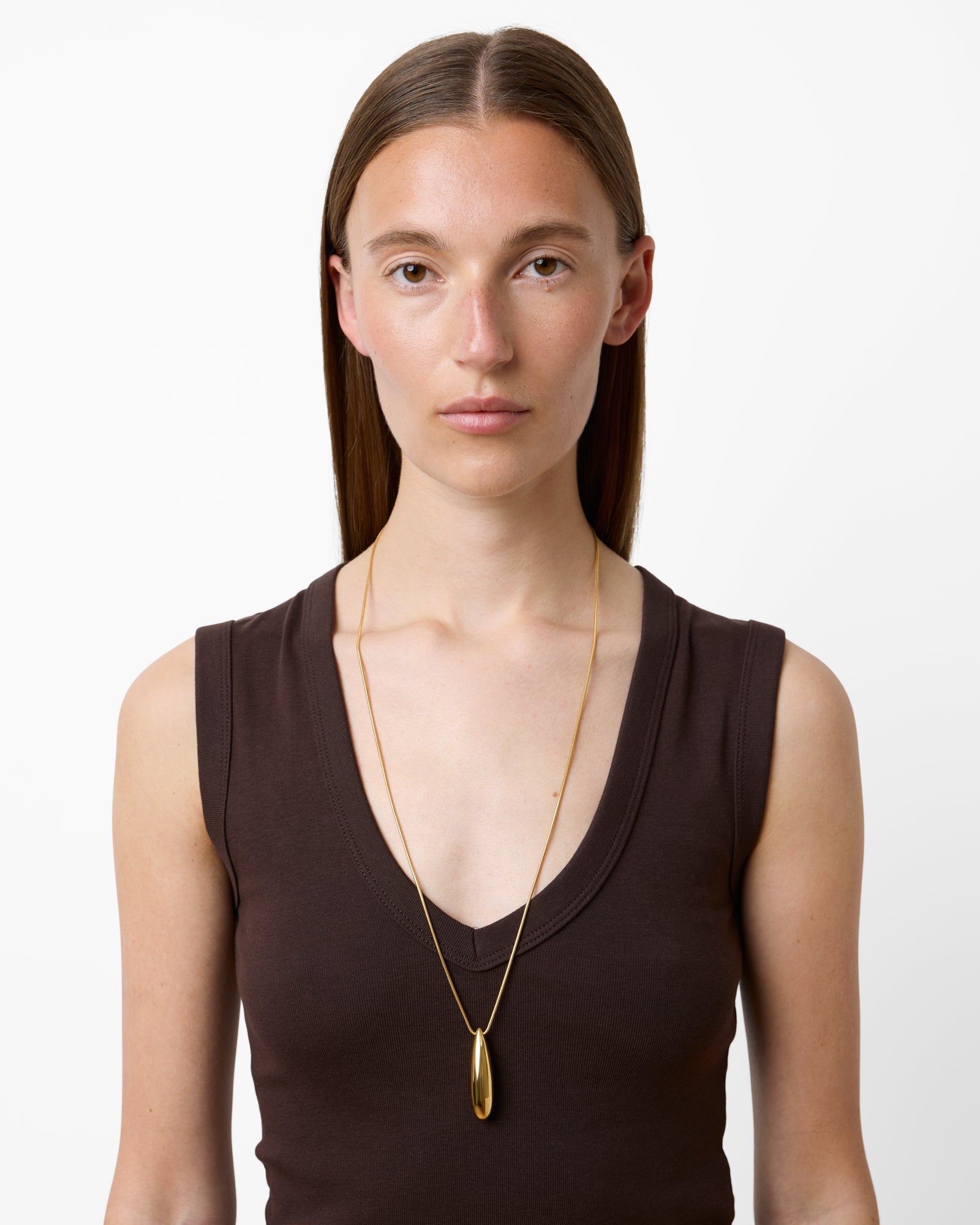 https://cdn.shopify.com/s/files/1/0592/5945/3598/files/DOLLY_NECKLACE_GOLD_e874ffb0-7f5f-4b38-baf0-3903c774d78d.jpg?v=1778597102