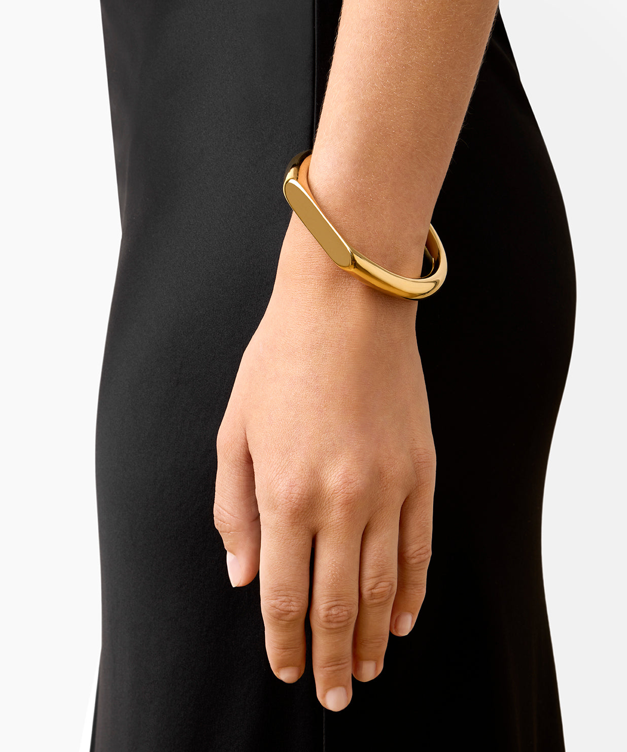 https://cdn.shopify.com/s/files/1/0592/5945/3598/files/DORA_BRACELET_GOLD_972db694-29a5-4fc9-aa9c-9b2c58c81c70.jpg?v=1759317362