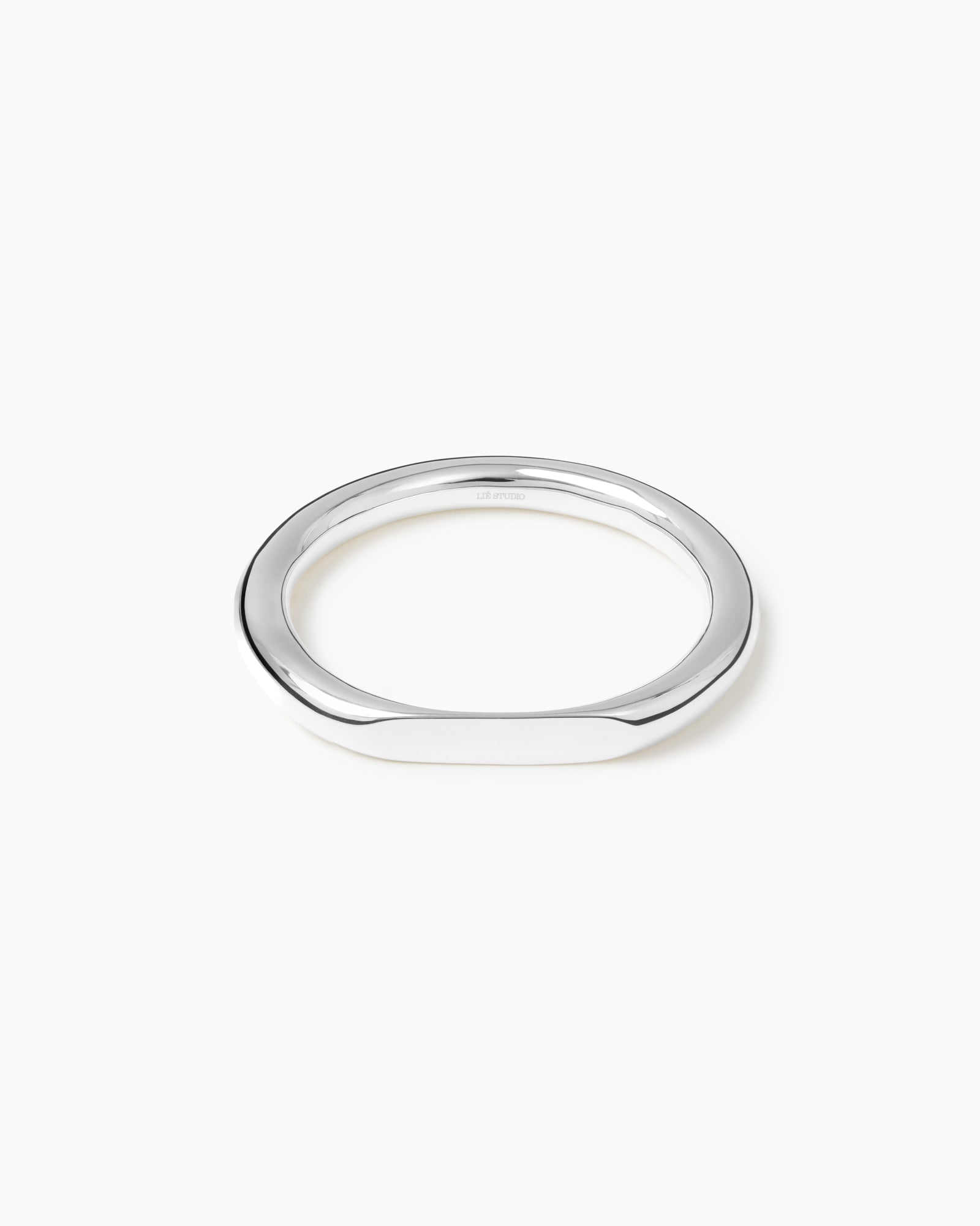 https://cdn.shopify.com/s/files/1/0592/5945/3598/files/DORA_BRACELET_SILVER.jpg?v=1748260606