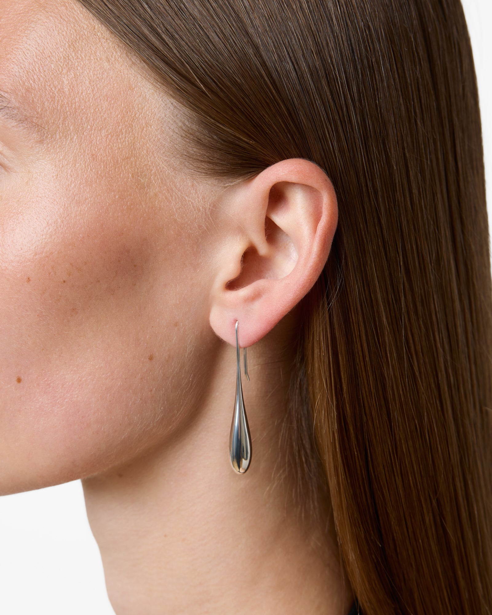 https://cdn.shopify.com/s/files/1/0592/5945/3598/files/EVELYN_EARRINGS_SILVER2.jpg?v=1778572503