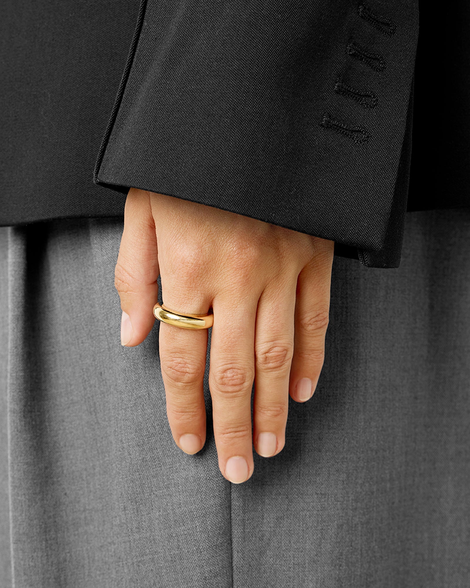 https://cdn.shopify.com/s/files/1/0592/5945/3598/files/EVIE_RING_GOLD_1.jpg?v=1770903094