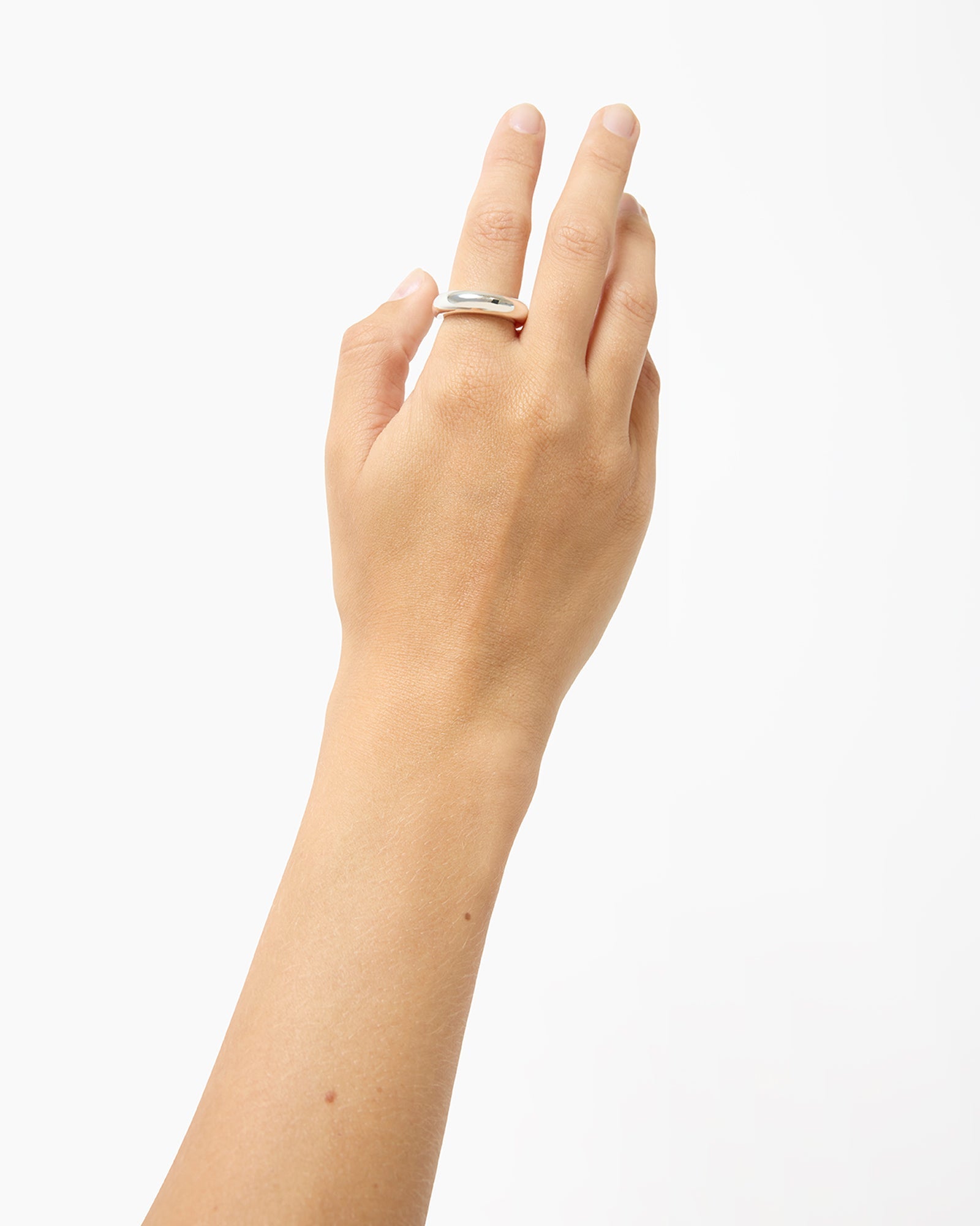 https://cdn.shopify.com/s/files/1/0592/5945/3598/files/EVIE_RING_SILVER_2_1.jpg?v=1770903173