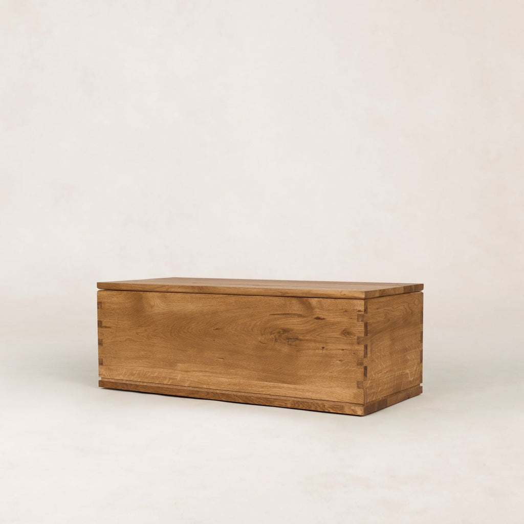 https://cdn.shopify.com/s/files/1/0593/2217/1565/files/Eik_Chest_3_4_Closed_SolidOak_FrenchOak.jpg?v=1773076911
