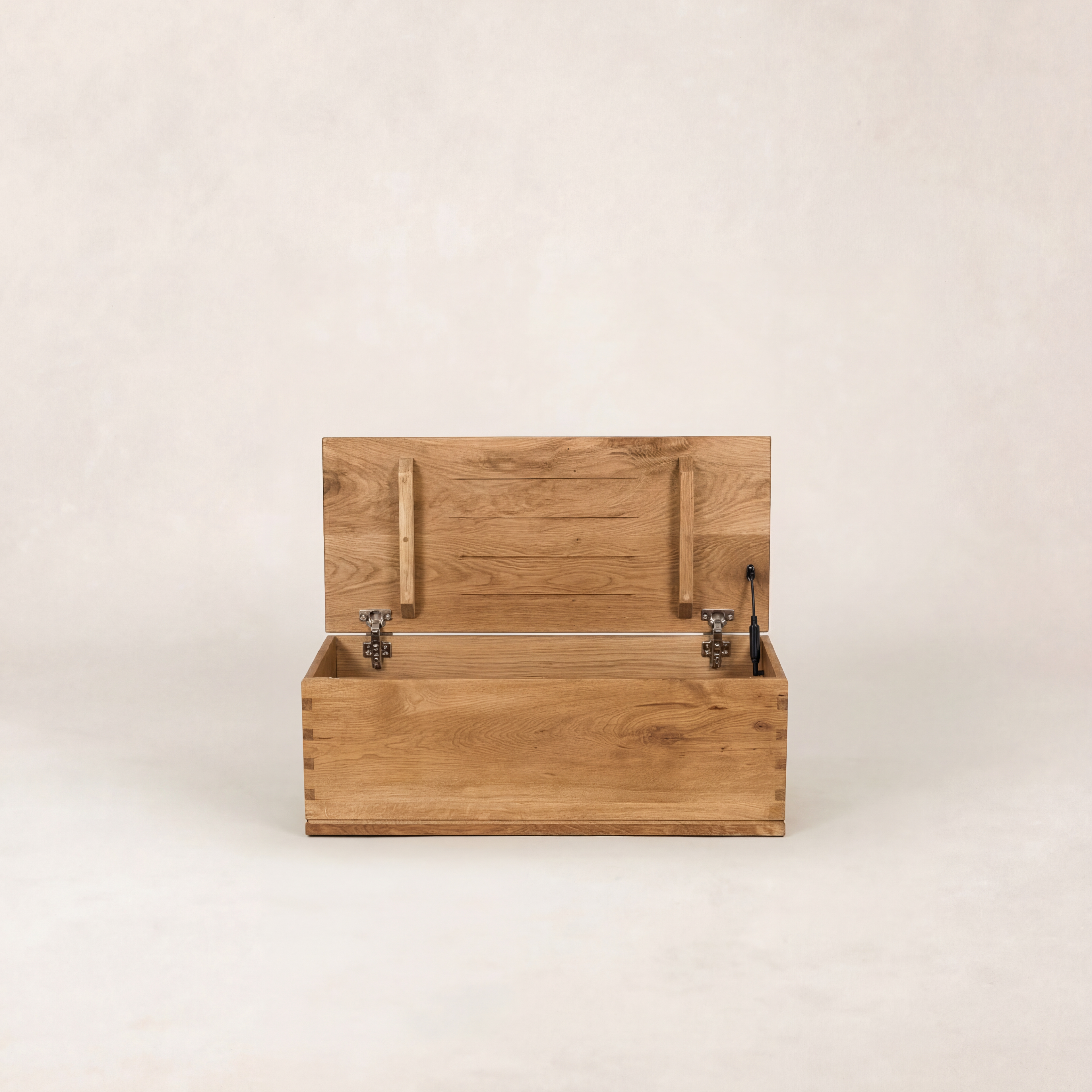 https://cdn.shopify.com/s/files/1/0593/2217/1565/files/Eik_Chest_Front_Open_SolidOak_FrenchOak-2.png?v=1772588963