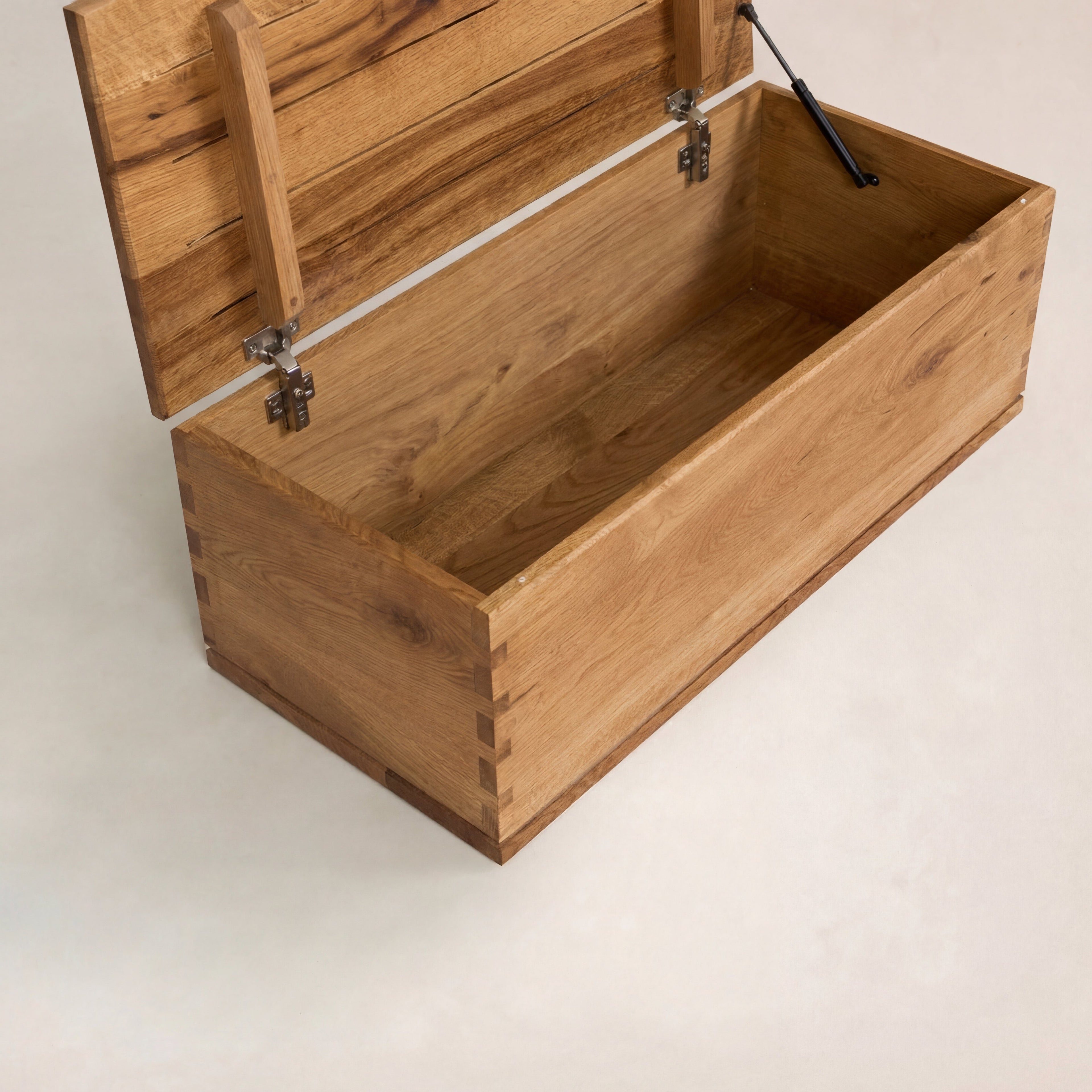 https://cdn.shopify.com/s/files/1/0593/2217/1565/files/Eik_Chest_Front_Open_SolidOak_FrenchOak-3.jpg?v=1772588963