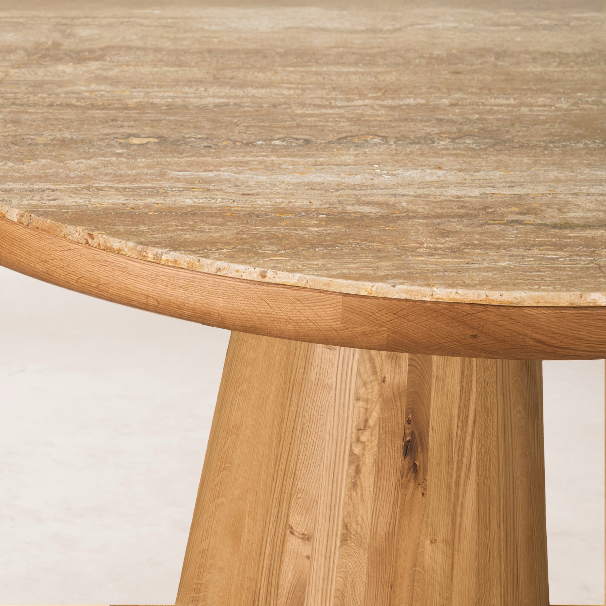 https://cdn.shopify.com/s/files/1/0593/2217/1565/files/Eik_DiningTable_48_Detail_SolidOak_FrenchOak_BeigeTravertine.jpg?v=1772734514