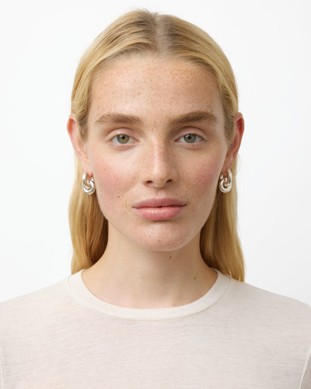 https://cdn.shopify.com/s/files/1/0592/5945/3598/files/Esther_silver_1.jpg?v=1748260745
