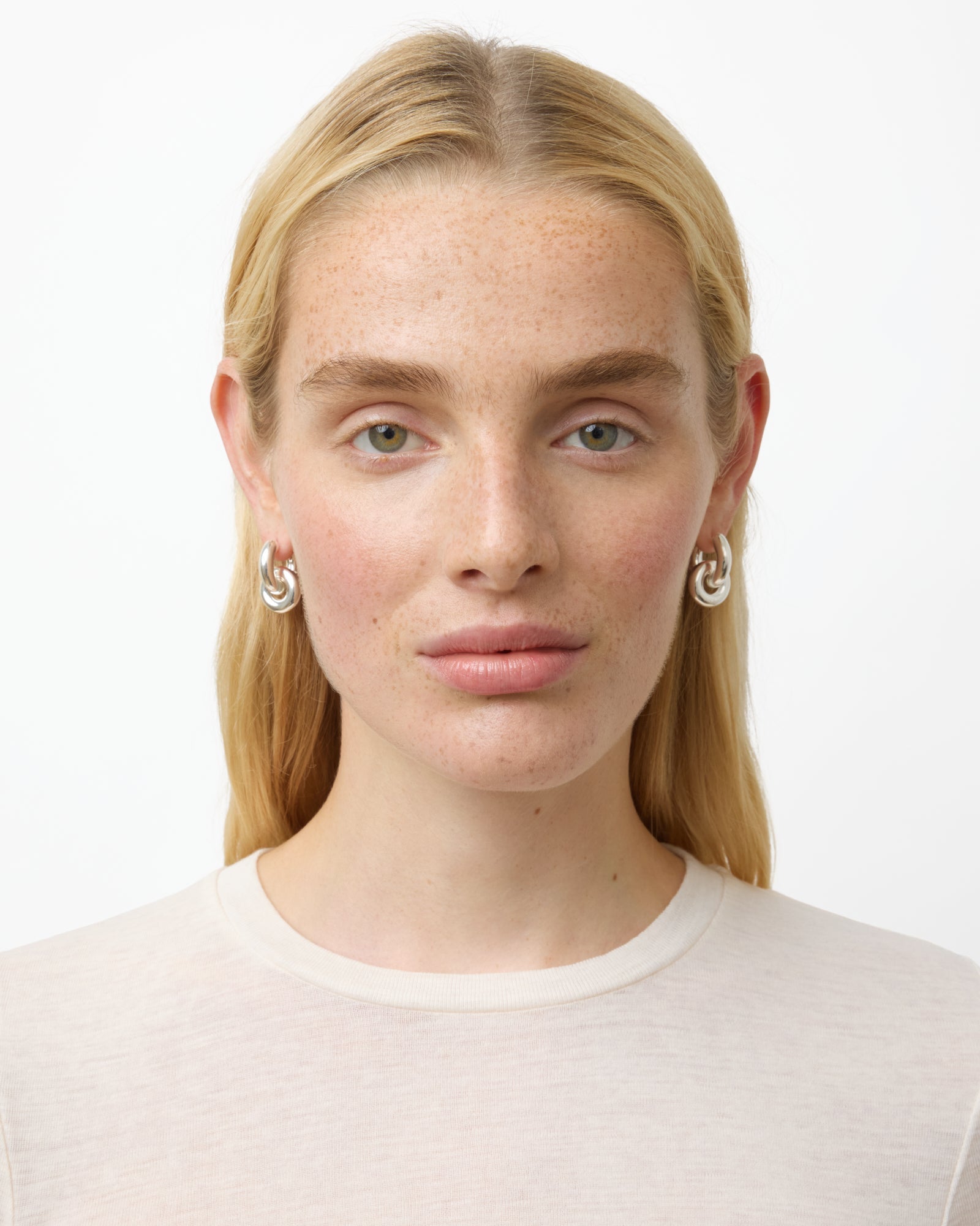 https://cdn.shopify.com/s/files/1/0592/5945/3598/files/Esther_silver_1.jpg?v=1748260745
